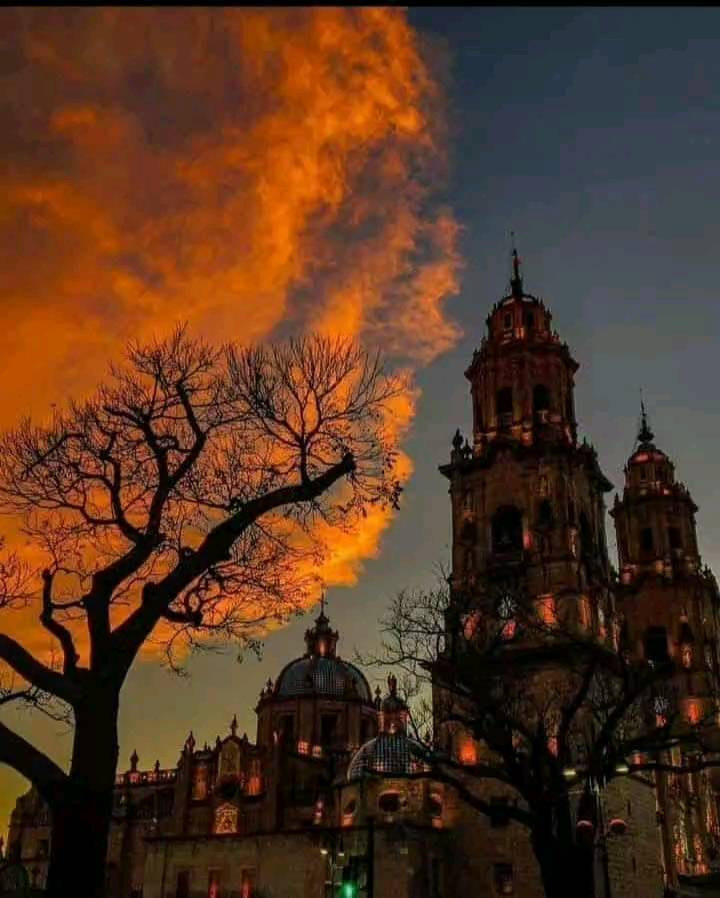 Welcome to Morelia! 
.
Did you know that every #october the City has a #filmfestival? 
#moreliafilmfest #Morelia  #festivaldecine #cinemorelia #DiaDeMuertos #gaspacho #catedraldemorelia #FIM #Michoacan
.
#visitmorelia and go to suggested places and things to do in this video. 
.
https://youtu.be/eyDPBvSSMl8 
Credits: YouTube/TheCountryCollectors 
.
Info 👇
alfredotourguide@gmail.com 
www.alfredotourguide.mx