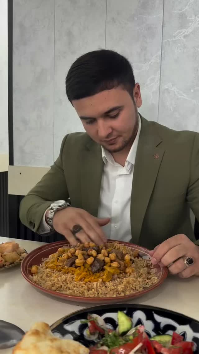 Where do people eat using hands in Mexico, do you know! 🇲🇽 .Enjoy #gastronomytour 🇲🇽 .👉 Save this post toorganize your next tour to #Morelia!www.alfredotourguide.mx alfredotourguide@gmail.comCredits: Alfredo Tour Guide/authors .🦋 Patzcuaro Lake 🦋 Monarch Butterfly______________________Para disfrutar los tours👇 .Guarda este post paraorganizar tu próxima visita!www.alfredotourguide.mx alfredotourguide@gmail.comalfredotourguide @AlfredoTGCréditos: A sus autores_________________________When visiting Morelia ask for my tours on weekends with hashtag: #AlfredoTourGuide #exfluencer #realvideos imperfect content nostalgic authenticandrealistic realcontent nomakeupcontent ______________________________